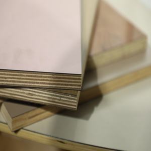 Planche composite ondulée lisse et durable pour l'exportation de bois, idéale pour les revêtements de sol de conteneurs et les revêtements de remorques de camions - Product Image 2