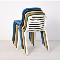 Chaise de salle à manger monobloc empilable en polypropylène moderne pour intérieur, extérieur, patio, café, restaurant, jardin - Vente en gros