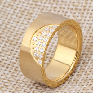 Anillo de Moda de Acero de Titanio y Oro de 18K con Incrustaciones de Diamantes Semicirculares, Diseño Geométrico, Joyería Unisex para Regalo - Product Image 3