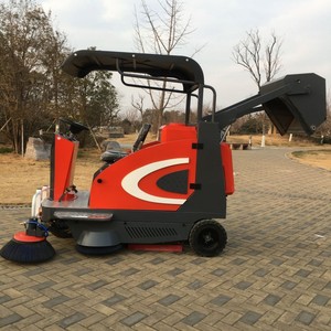 Industrial Automatic Vacuum Floor Machine Ride on Street Road Street Road - Product Image 1