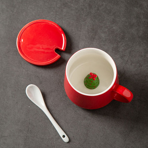 Ly sứ Giáng sinh họa tiết gốm sứ đỏ, có hình chú chim cánh cụt và ông già Noel bên trong - Product Image 4