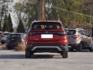 <span class=keywords><strong>La</strong></span> <span class=keywords><strong>Volkswagen</strong></span> <span class=keywords><strong>T</strong></span>-<span class=keywords><strong>Cross</strong></span> 1.5L Automatic Yue 2020 è un SUV compatto costruito sulla piattaforma MQB di <span class=keywords><strong>Volkswagen</strong></span>. - Product Image 5