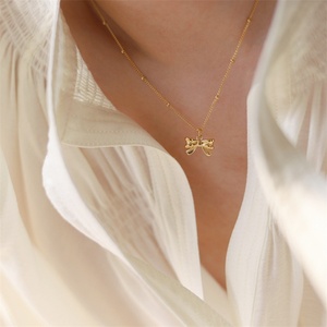 สร้อยคอจี้รูปโบว์โซ่เชื่อมสแตนเลสชุบทองสำหรับผู้หญิงขายส่ง - Product Image 3