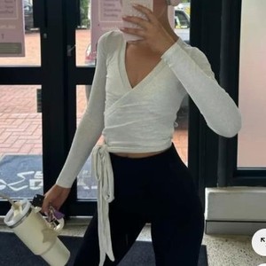 ใหม่เสื้อยืดแขนยาวคอวีผูกเชือกสำหรับผู้หญิงแฟชั่น - Product Image 2