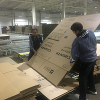 Boîte d'emballage TV en carton ondulé imprimé flexo personnalisé de 65 pouces pour l'électronique grand public avec stratification mate et gaufrage