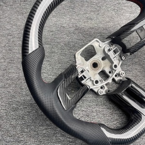 Volante Deportivo de Fibra de Carbono y Cuero Perforado con Costuras Rojas para <span class=keywords><strong>Ford</strong></span> <span class=keywords><strong>Mustang</strong></span>, Diseño Deportivo y Elegante - Product Image 5