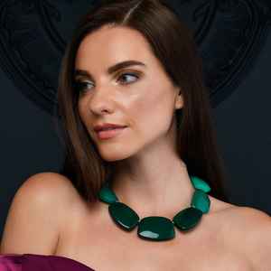 Collier en résine tendance avec un design de pendentif élégant, bijoux légers pour un usage quotidien avant-gardiste - Product Image 3