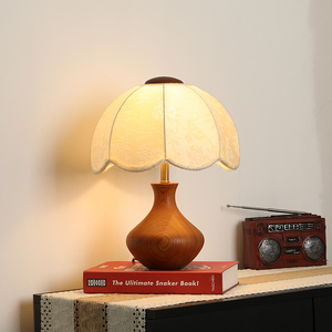 Lámpara de mesa de madera maciza de estilo francés E27 LED, cuida la vista, para dormitorio, sala de estar, estudio, escritorio, lámpara decorativa de noche - Product Image 4