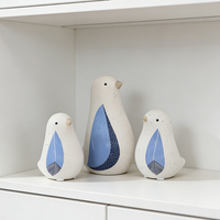 Fournisseur de décoration intérieure, statue d'oiseau en céramique faite à la main, ornement d'oiseau en porcelaine mouchetée bleu bicolore pour boutique de cadeaux en gros