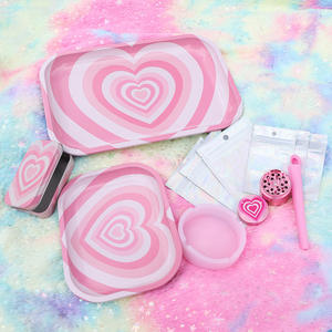 Kit Moderno Cuadrado Love Heart <span class=keywords><strong>Funway</strong></span> SK004: Bandeja Enrollable, Estuche para Tabaco, Caja Metálica, Molinillo de Hierbas, Cenicero, Tubo de Almacenamiento y Accesorios - Product Image 2