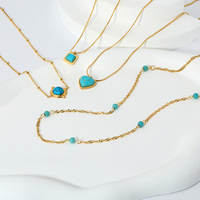 Collier en acier inoxydable plaqué or 18 carats vintage tendance avec pendentif carré en forme de cœur en Howlite bleue Chaîne torsadée Turquoise étanche