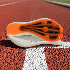 แผ่นรองพื้นรองเท้า<span class=keywords><strong>วิ่ง</strong></span> TPU EVA แบบมีปุ่มโลหะ ป้องกันการลื่น ทนทาน ขายส่งจากโรงงาน - Product Image 5