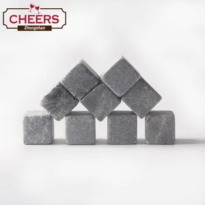 יצרן ויסקי אבנים מתנת סט של 8 עם Soapstones Chilling סלעים, 2 Deluxe קריסטל משקפיים, תיק קטיפה, תיבת עץ