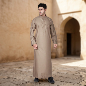 Túnica Masculina Color Beige Taupe, Manga Larga, Cierre de Botones, Cuello Alto, Estilo Tradicional Saudí, Kuwaití, Emiratí, Islámico, Musulmán - Product Image 2