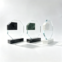Achteckige Kristalltrophäe mit Naturmarmor-Einlage und Individueller Lasergravur für Geschäftliche Anerkennungspreise