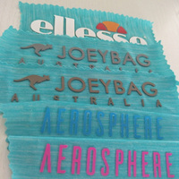 Etiquette de vêtement personnalisée en caoutchouc, silicone, transfert de chaleur, logo de marque 3d à effet surélevé, autocollant de transfert de chaleur pour T-shirt