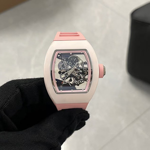 Reloj deportivo de lujo moderno de alta calidad, reloj mecánico automático 055 con reserva de energía de cerámica rosa - Product Image 1