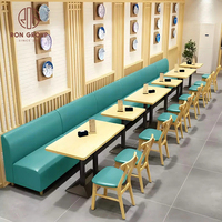 Ensemble de mobilier de restaurant commercial, table rectangulaire en bois avec chaises à cadre en bois, siège turquoise et canapé en cuir pour café