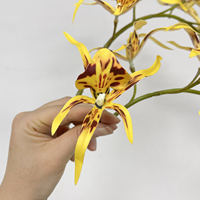 HGA Branche d'orchidée artificielle réaliste faite à la main à 2 branches, en tissu blanc et rouge bordeaux, pour la décoration intérieure