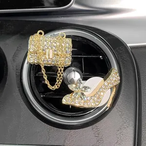 Sıcak satmak kadınlar kristal ayakkabı çanta taç şekli araba havalandırma hava spreyi klip beyaz altın parfüm