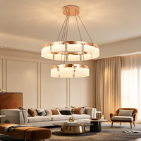 Lustre suspendu contemporain nordique moderne en acrylique doré et fer, avec télécommande et hauteur réglable pour la maison, l'hôtel et le restaurant