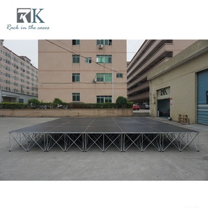 Scène de haute qualité avec contremarches en aluminium et plate-forme noire - Product Image 2