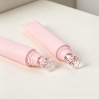 Tube de brillant à lèvres avec applicateur en silicone, 10ml 15ml, logo personnalisé, bouchon à vis transparent, estampage à chaud, emballage vide pour brillant à lèvres