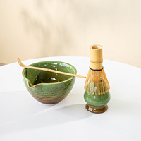Coffret cadeau d'outils pour matcha faits à la main Fambe Blaze, bol et porte-fouet avec bec verseur Astief vente en gros