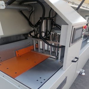 Scie à découper automatique de profilés en aluminium contrôlée par PLC intelligent pour applications de fabrication intelligente - Product Image 5
