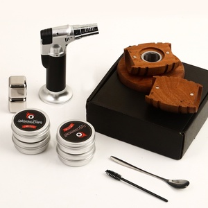 Bestseller : Coffret Cadeau Baril à Whisky en Bois Style Européen avec Fumigateur et Couvercle pour Fumer - Product Image 4