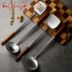 316ステンレス鋼ロングハンドル木製グリップシェフ専用攪拌スプーンとシャベルセット - Product Image 2
