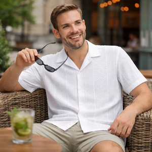 Chemise à col campagnard texturée blanche élégante et personnalisée, chemise décontractée à manches courtes boutonnée pour <span class=keywords><strong>homme</strong></span>, <span class=keywords><strong>tenue</strong></span> de style urbain chic pour tous les jours - Product Image 5