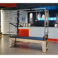 Machine d'entraînement professionnelle 3-en-1 : Table de Pilates Trapeze de Luxe en Bois pour Studio Commercial, Modèle Cadillac Reformer de Qualité Supérieure (Europe)