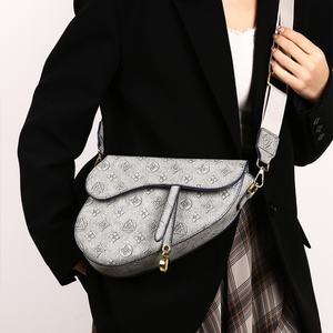 Bolso bandolera de diseñador de moda personalizado de primera calidad con estampado vintage, bolso de un solo hombro para hombres y mujeres. - Product Image 2