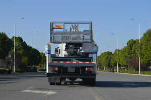 Camion nacelle télescopique GIGA 4x2 de 45 mètres, plateforme de travail aérien, élévateur de personnel à grande hauteur de 45 m à vendre - Product Image 3