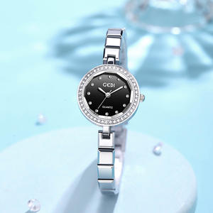 Montre vintage de luxe légère pour femmes montre-bracelet de petit tempérament incrustée de diamants exquis montre à quartz pour femmes - Product Image 4