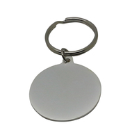 Sleutelhanger van roestvrij staal voor koppels, gegraveerd met een hartvormige bedel, romantisch bijpassend souvenir cadeau voor geliefden, Valentijnsdag