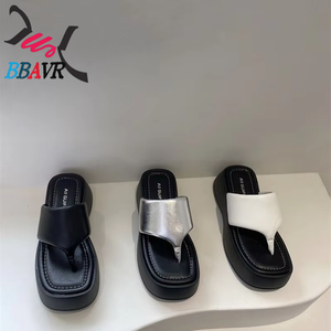 Sandalias de Plataforma con Suela Gruesa para Aumentar la Altura, Estilo Chanclas, Versátiles para Playa y Exteriores, de Moda para Celebridades de Internet - Product Image 2