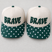 Op maat gemaakte snapback groene witte polkadot baseballcap met gebogen klep, dapper geborduurd crèmekleurig kroon, verstelbare unisex petten