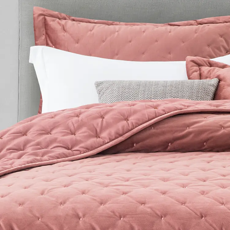 Hot Verkopende Luxe Beddengoed Set Fluwelen Quilt Beddengoed Geborduurde Sprei Op Het Bed