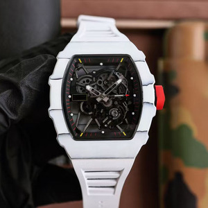 Montre-bracelet pour homme de forme tonneau, avec cadran squeletté luxueux et élégant, bracelet en caoutchouc blanc, mouvement mécanique, logo OEM. - Product Image 1