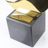Sculpture en métal Tuohuangniu Double Pièce d'Or, Statue de Pièce Circulaire Chinoise, Base en Marbre Noir, Faite à la Main, Design de Luxe pour la Prospérité