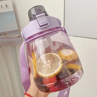 Hoge kwaliteit, grote inhoud, brede, draagbare, lekvrije, cartoon-design plastic waterfles met schouderband voor kinderen en jongens