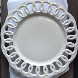 Thiết kế rỗng Chất lượng cao Trắng nổi hoa rim sứ món ăn gốm sạc tấm đám cưới trang trí - Product Image 5