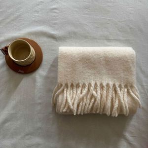 Écharpe longue rayée en cachemire épais de haute qualité avec pompons pour femme, nouvelle collection, vente en gros - Product Image 6