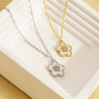 Collier à la mode de fleur de coquille de pierre collier en acier inoxydable plaqué or 18k de coquille blanche naturelle pour des femmes