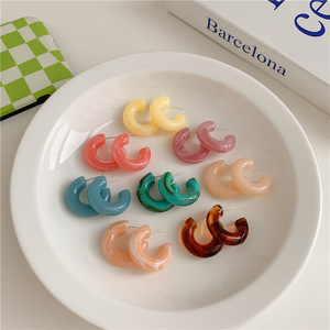 Boucles d'oreilles en résine en forme de C couleur bonbon transparente coréenne S925 aiguille en argent délicate autres boucles d'oreilles de mode pour les filles - Product Image 1