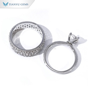Anillo de compromiso y alianza de lujo Tianyu Gems, personalizado, chapado en rodio, plata S925, moissanita redonda con corte de 100 facetas y engaste de púas. - Product Image 3