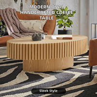 Table basse ovale en bois artisanale moderne avec piédestal robuste pour salon