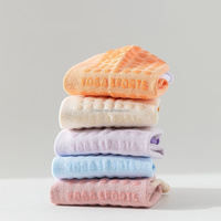 2025 nouveau Style Logo personnalisé femmes équipage Yoga chaussettes coton couleur unie à volants dentelle Long Tube anti-dérapant caractéristique lettre corps manchette